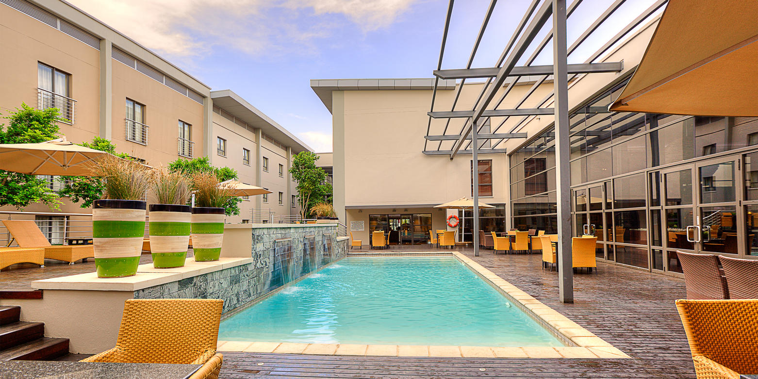 city_lodge_hotel_or_tambo_pool_ci